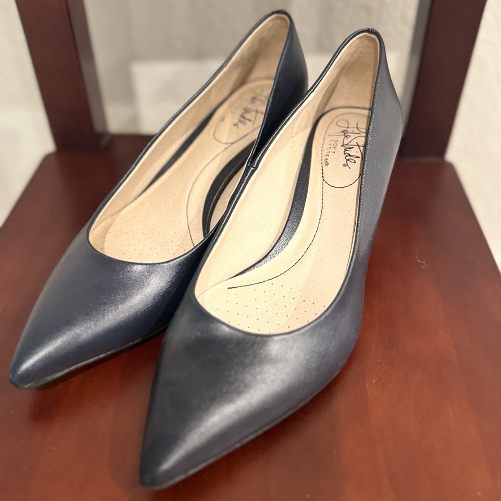 Navy heel Life Stride Soft System size 6.5